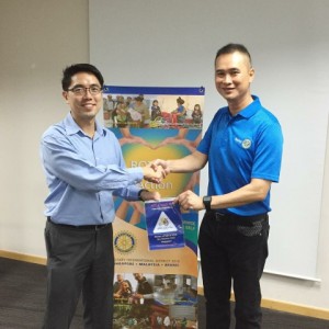 Token Presentation to Dr David Su